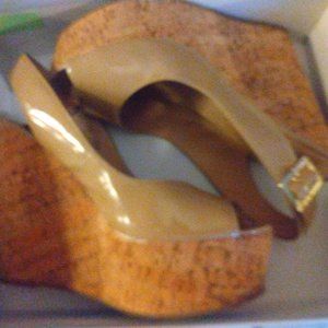 Steve Madden tan platform wedges- wissper blush